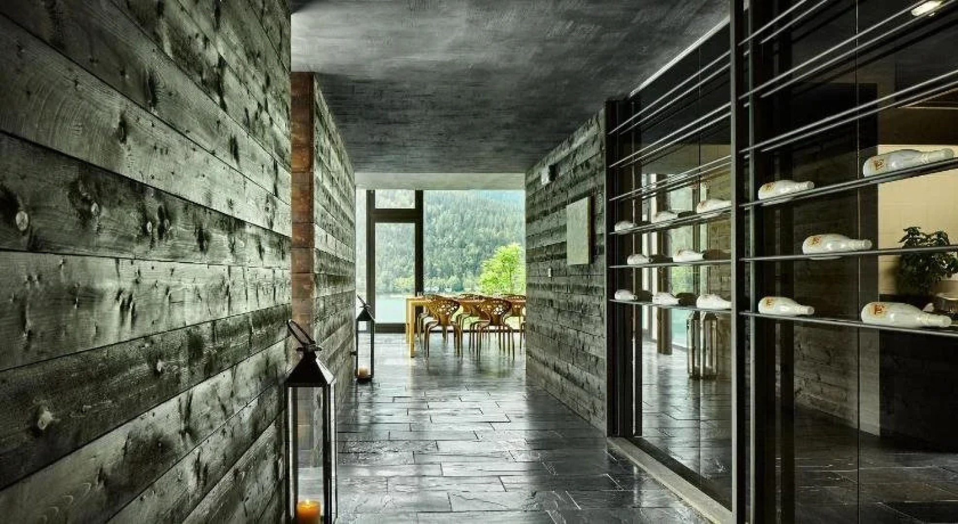 MAANJA Lake Front Suite and Restaurant