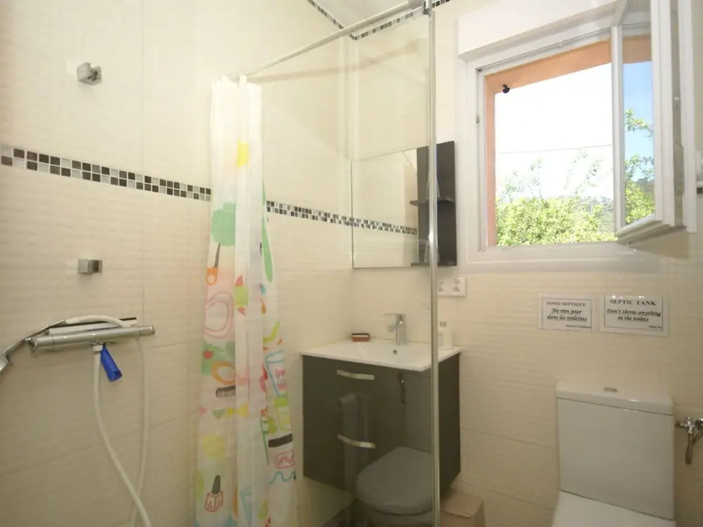 Airconditioned, Spacious Villa in Garéoult With a Private Pool