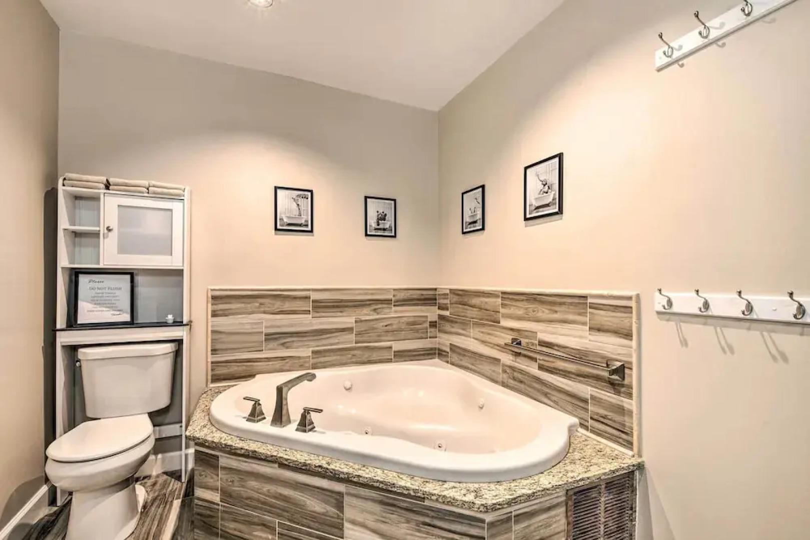 East Stroudsburg Home w/ Fire Pit & Private Pond