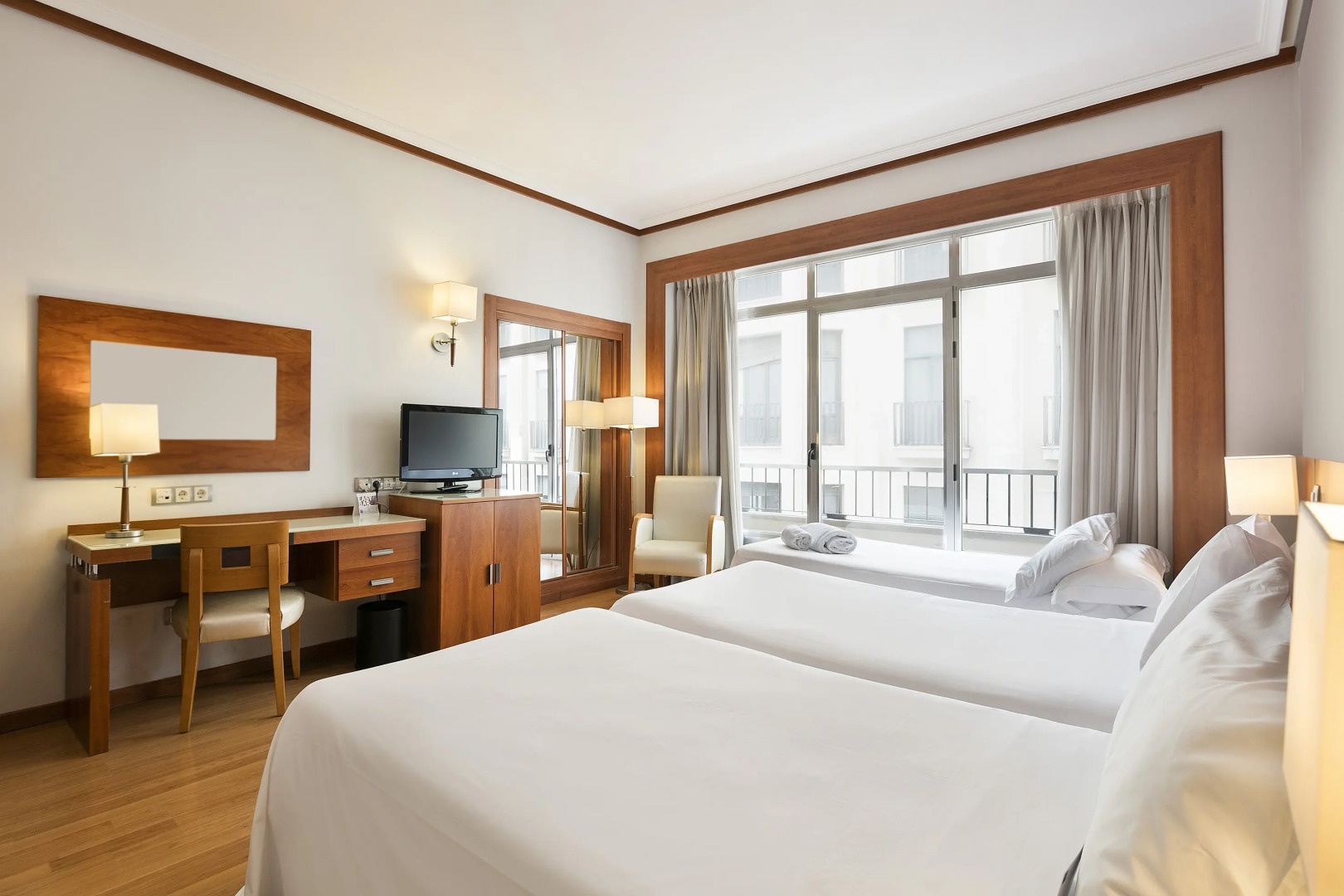 Hotel Madrid Plaza de España Affiliated by Meliá