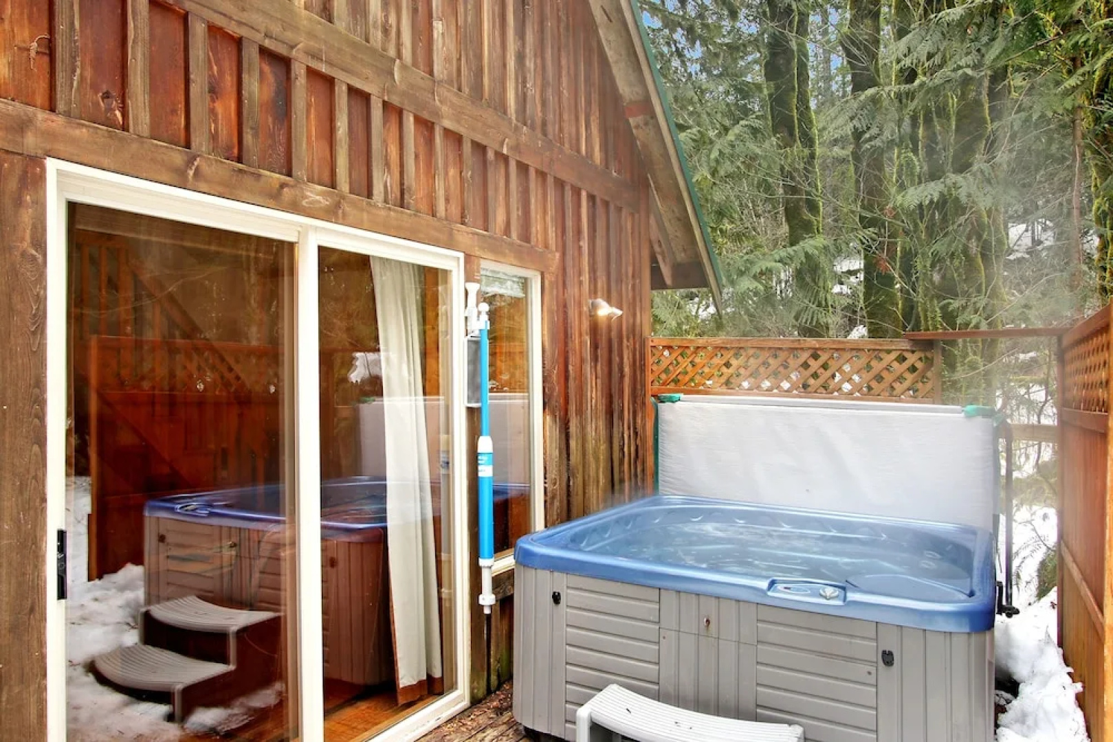 Cedar Sky Cabin - Three Bedroom Cabin with Hot Tub