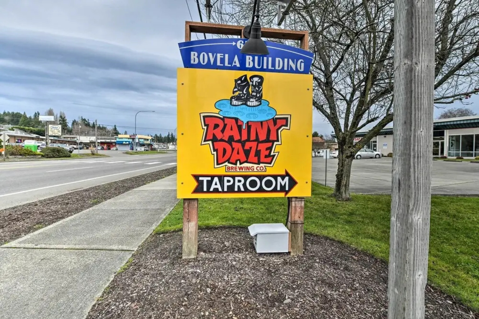 Cute Cottage w/ Deck Walk 115 Ft to Brewery & Cafe