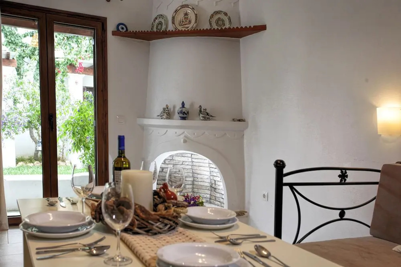 Anemonisia Skyrian Living