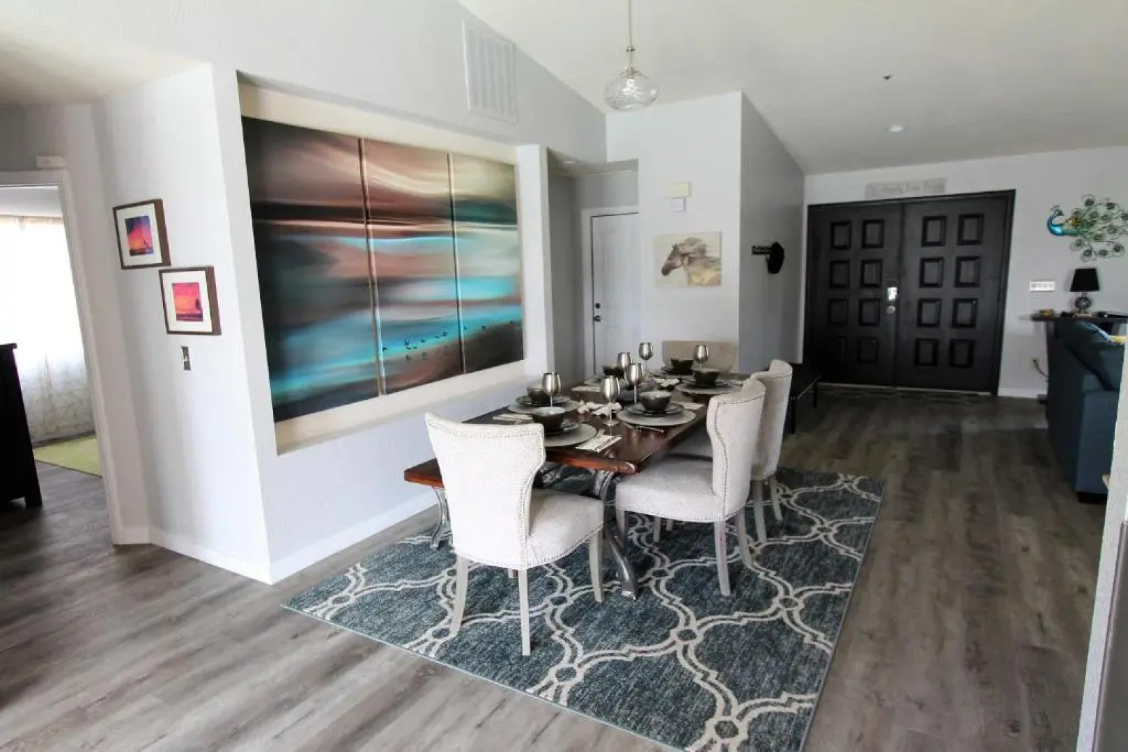 Comfortable vacation property 12 minutes from downtown.