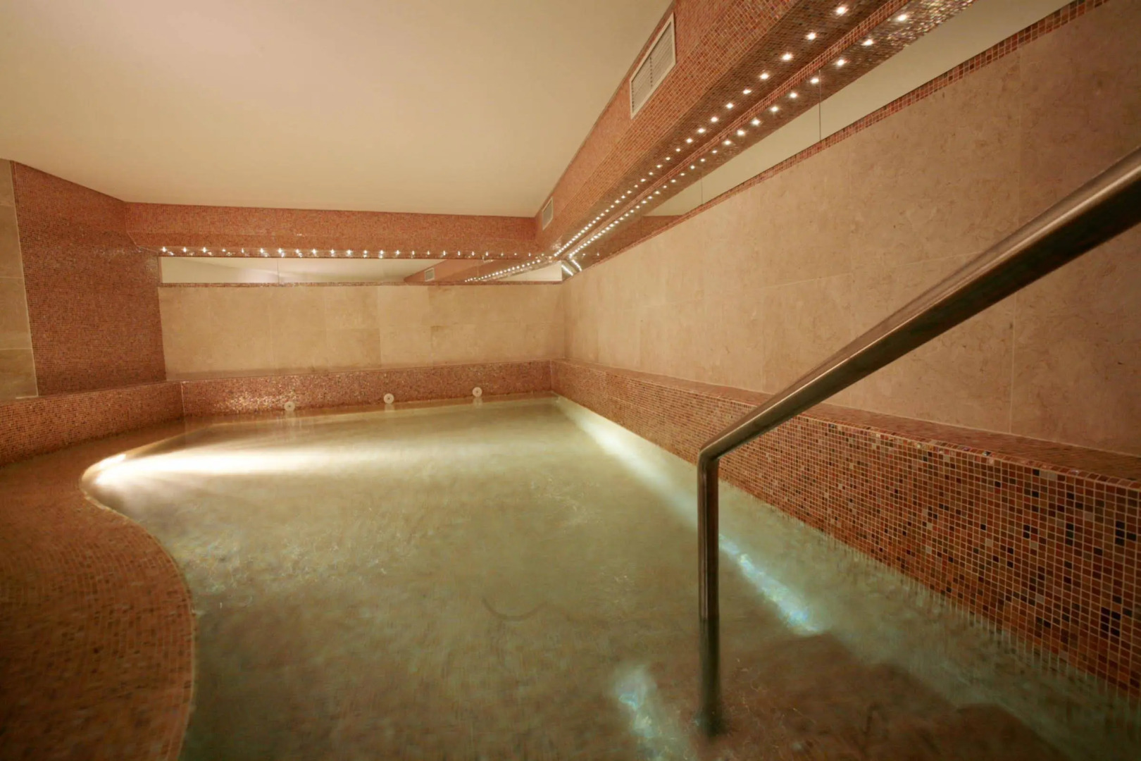 Sesimbra Oceanfront Hotel