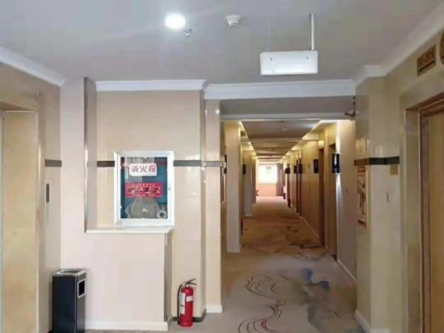 Super 8 Hotel (Wuzhong West Mingzhu Road Expressway Store)