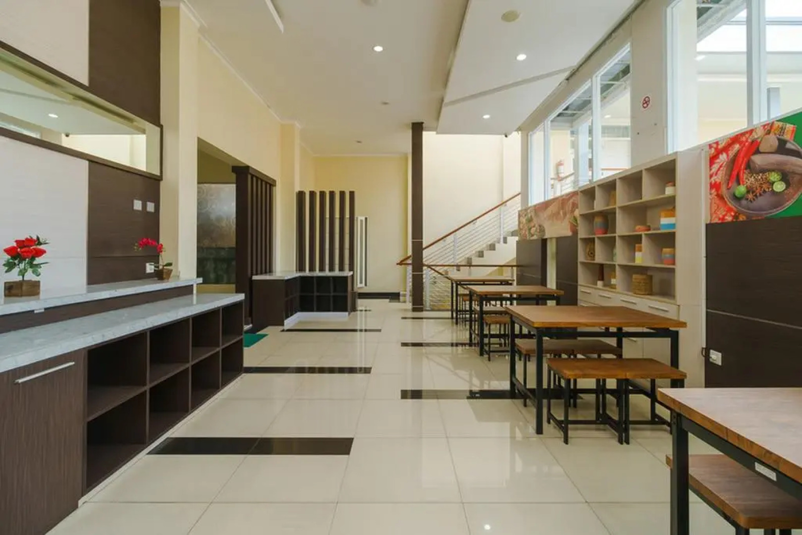 RedDoorz Plus @ Point Phila Cihampelas