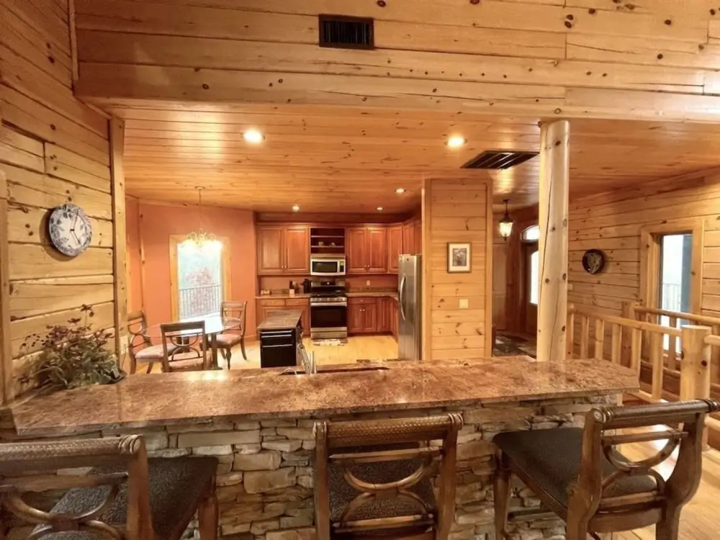 A true log cabin with 360 degree mountain views - Pet and Motorcycle friendly! 5 Bedroom Cabin by RedAwning