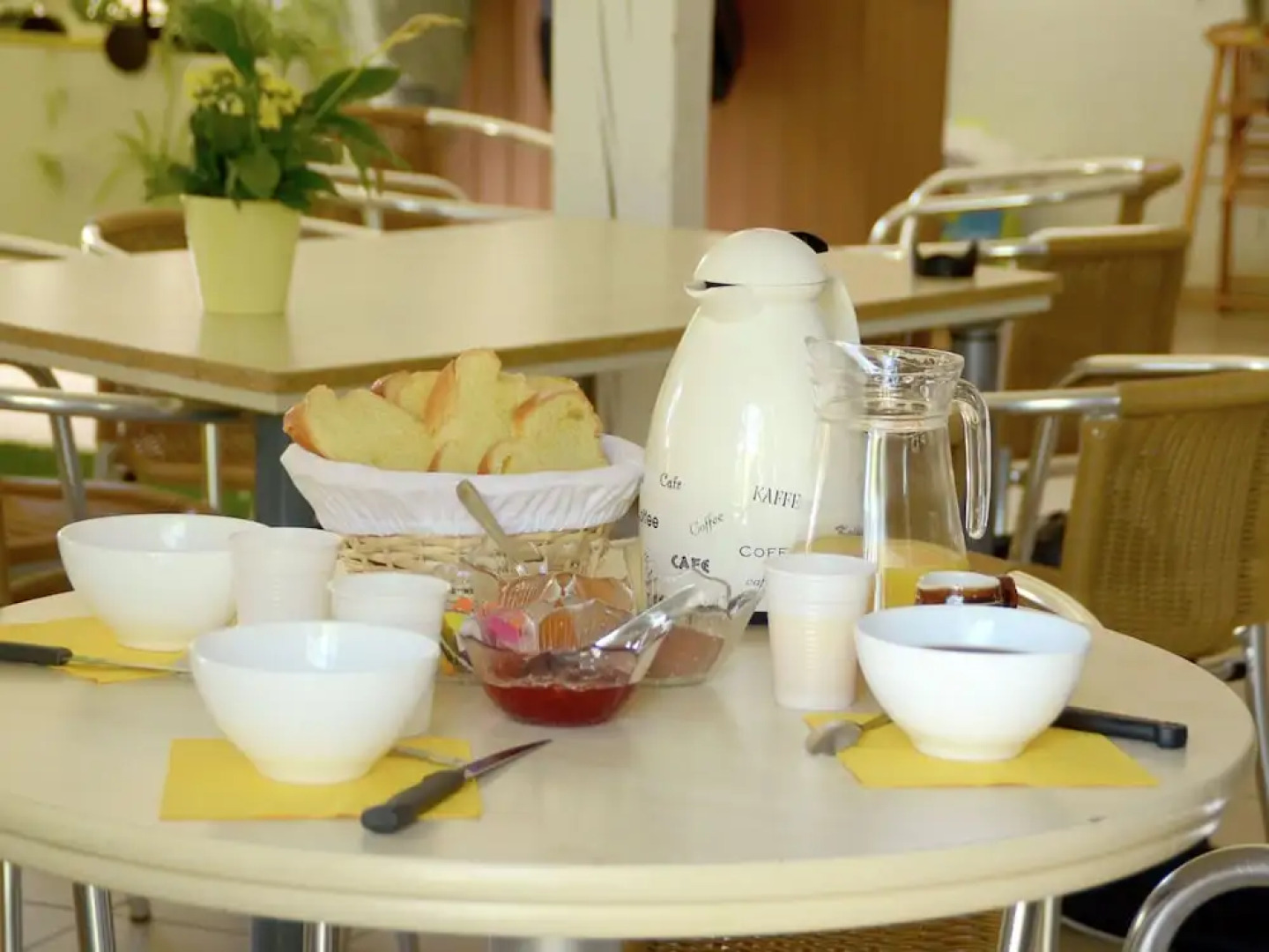 Semi-detached Bungalow With Microwave, in the Great Vendée