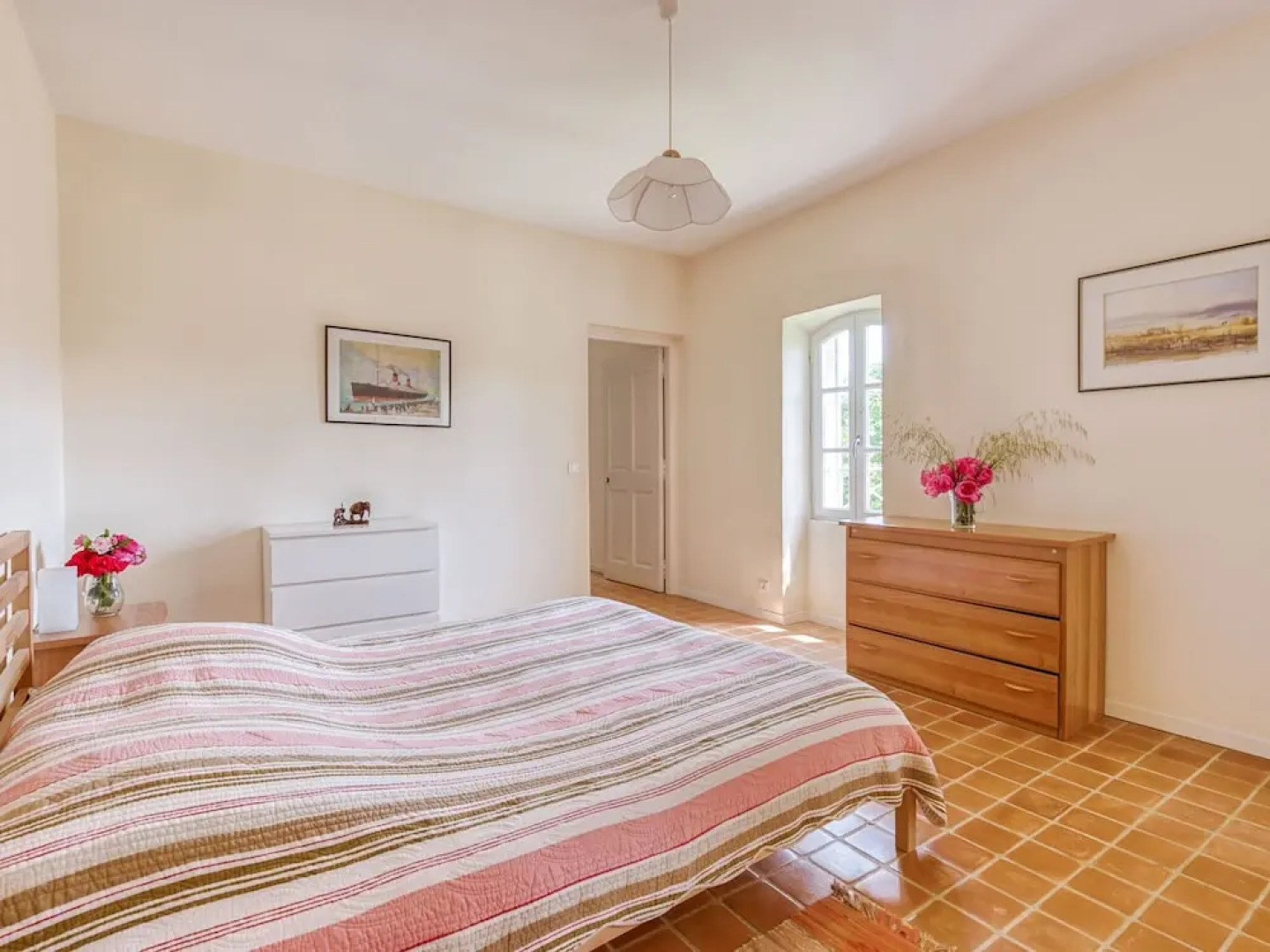 Quaint Holiday Home in Rustrel With Swimming Pool