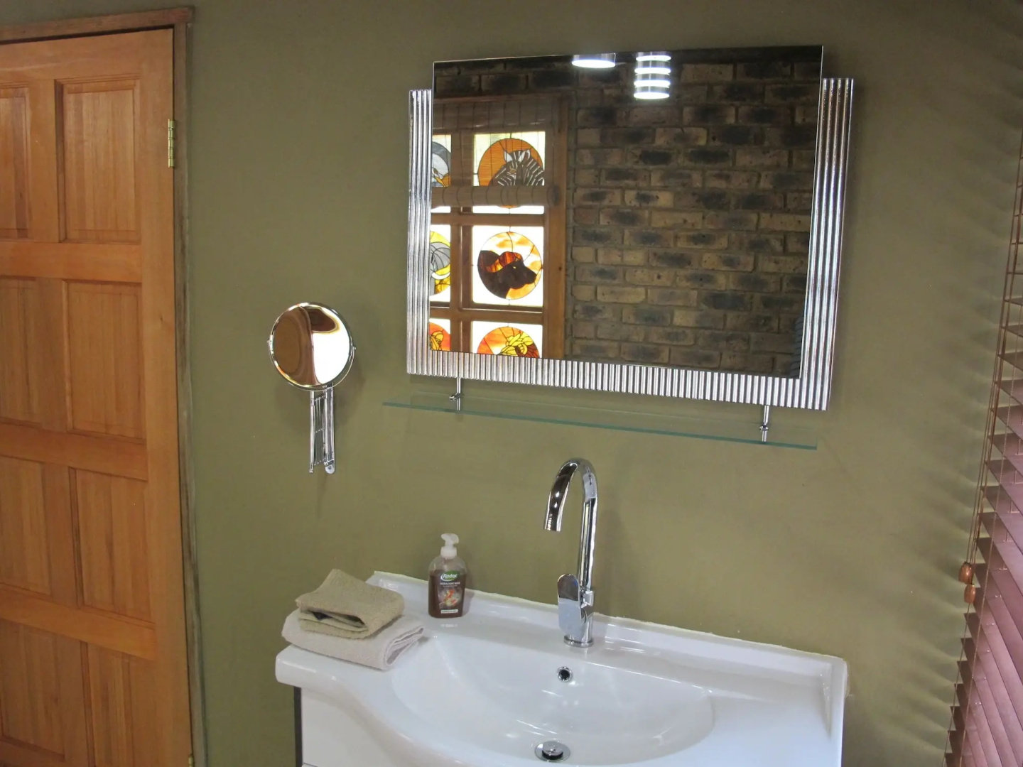 Aero Guest Lodge