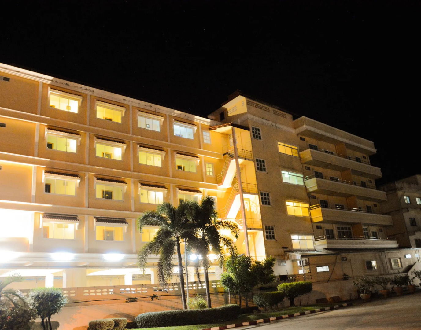 Submukdaphoomplace Hotel