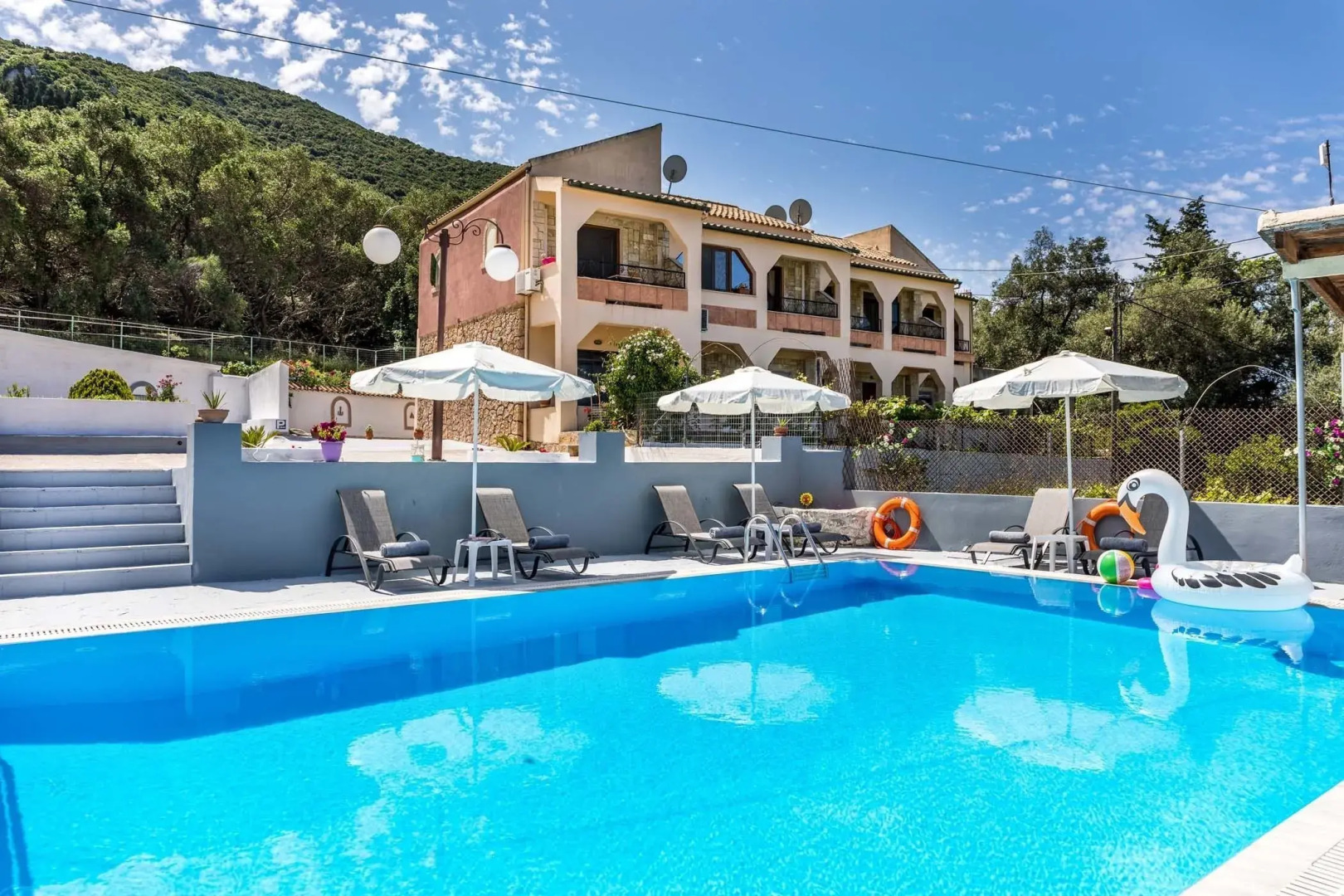 Loukia Luxury Apartments