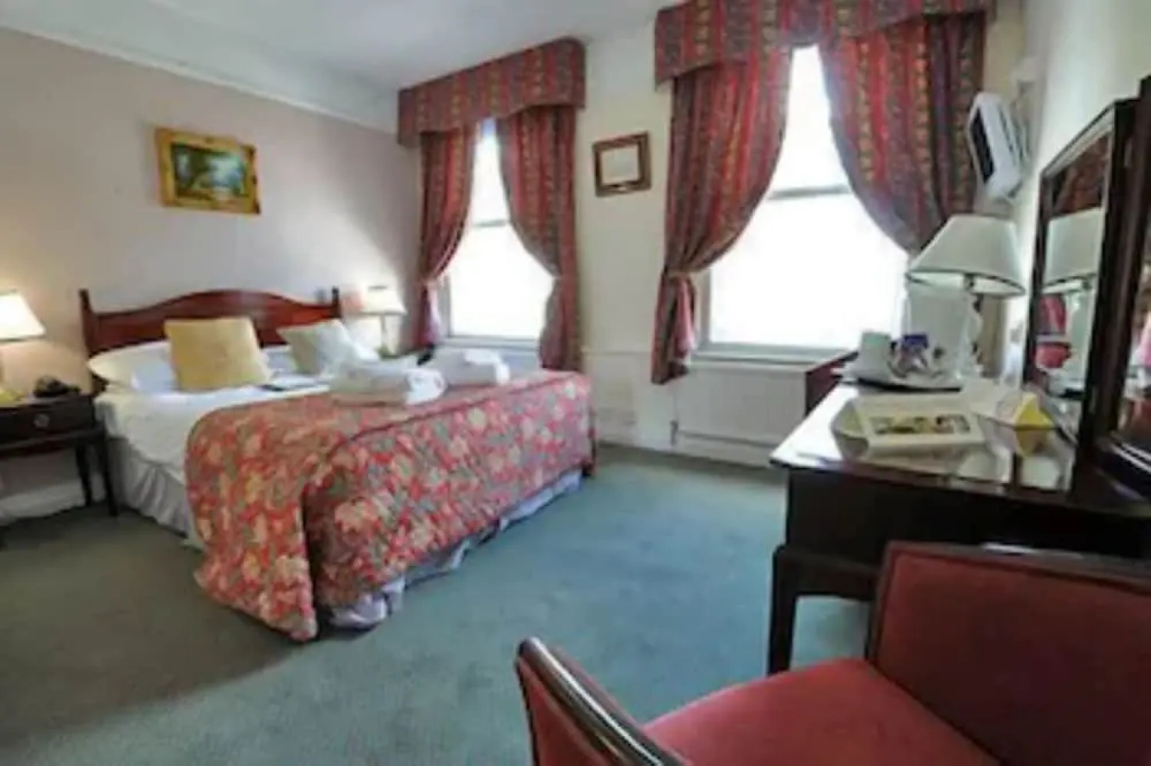 Crown & Cushion Hotel