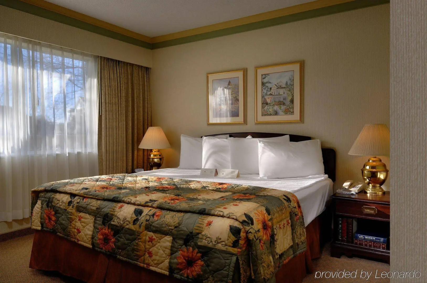 Royal Scot Hotel & Suites