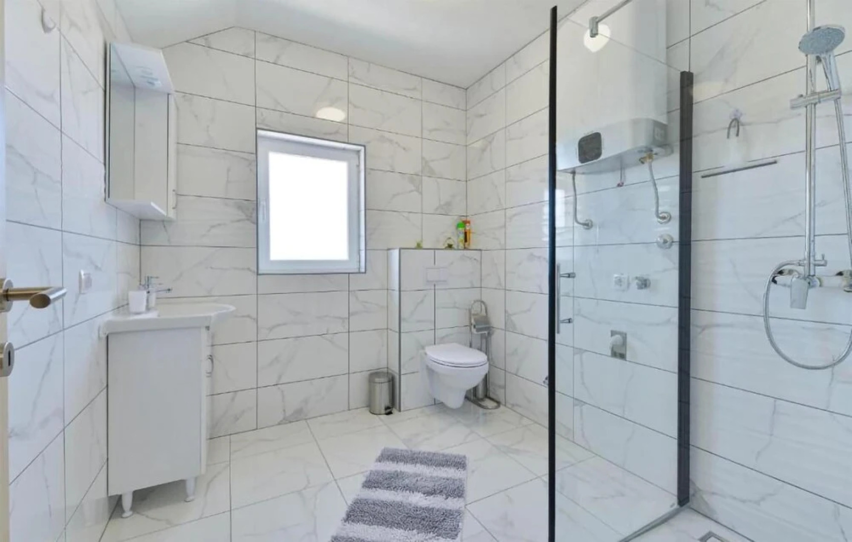 Stunning Apartment in Obrovac With 3 Bedrooms, Wifi and Outdoor Swimming Pool