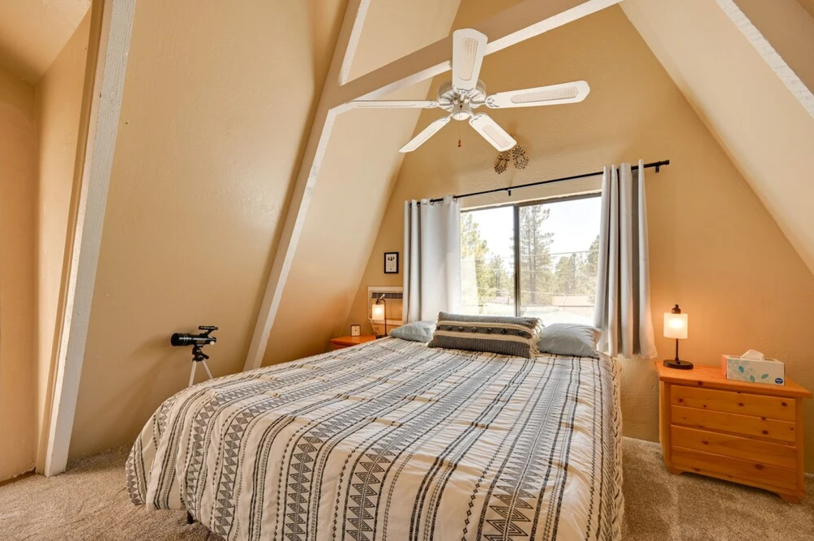 A-frame Munds Park Retreat: 35 Miles to Snowbowl