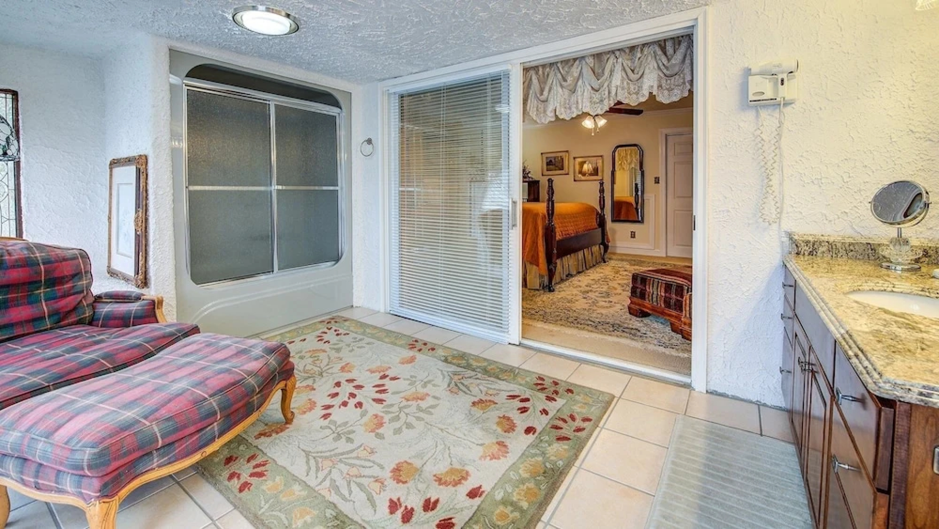 Relax And Enjoy This Idyllic Mull Cottage - Just Steps To The Beach! 6 Bedroom Home by Peace Vacations