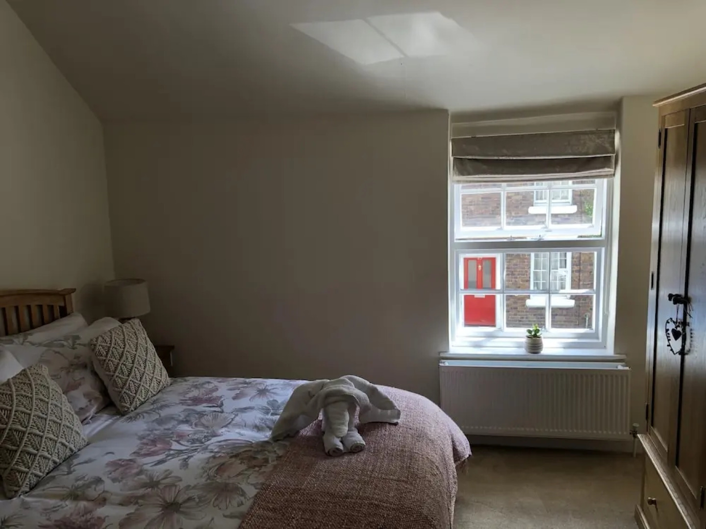 2 Bed Cottage - Sleeps 4 - Parking - Wifi