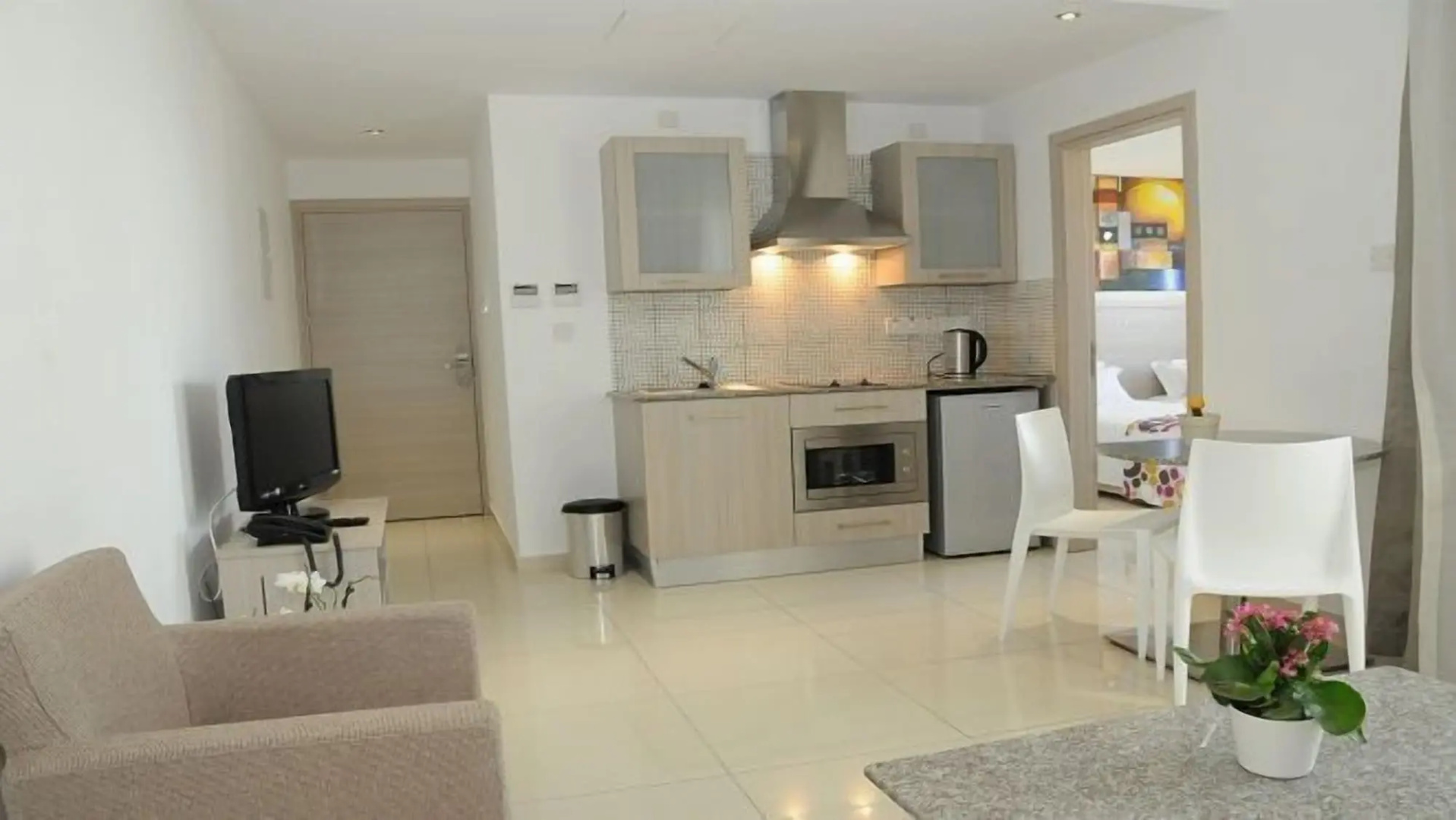 Frixos Suites Hotel Apartments