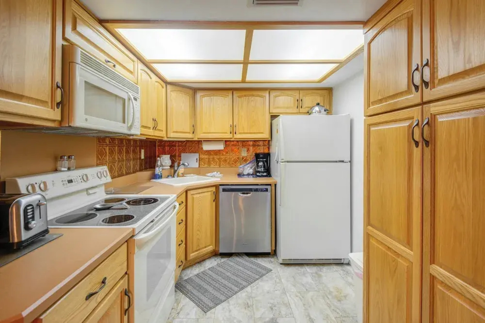 Pool Access & Lanai: Riverfront Welaka Condo!