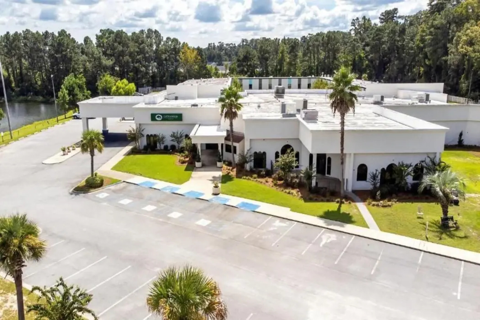 Cottonwood Suites Savannah Hotel & Conference Center