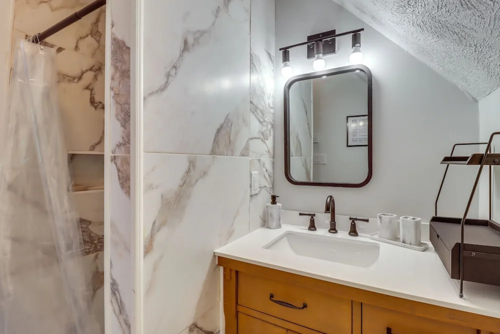 Deck, Fire Pit & Pool Access: Pennsylvania Home!