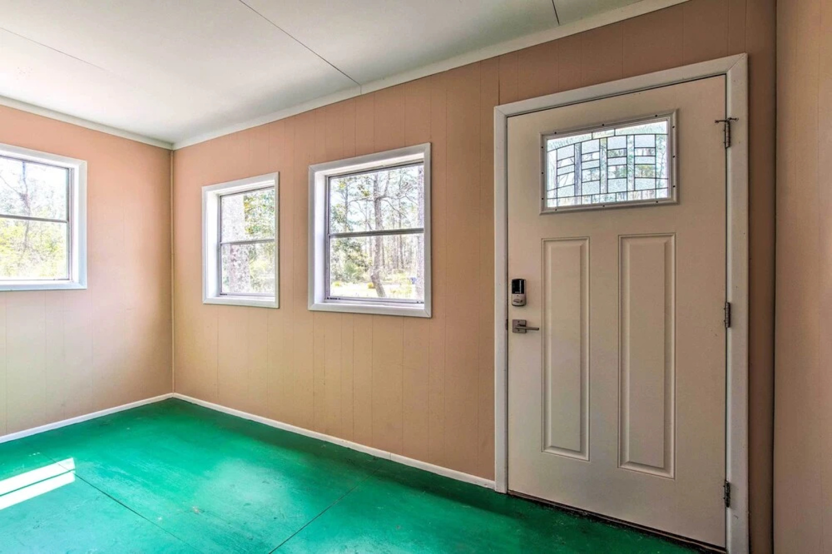 Sunny Oak Island Retreat - 3 Blocks to Beach!