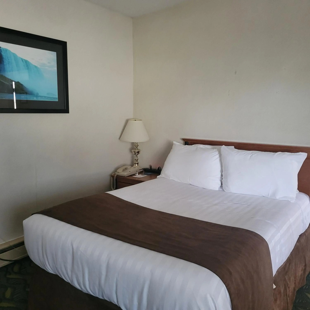 Travelodge by Wyndham Niagara Falls at the Falls