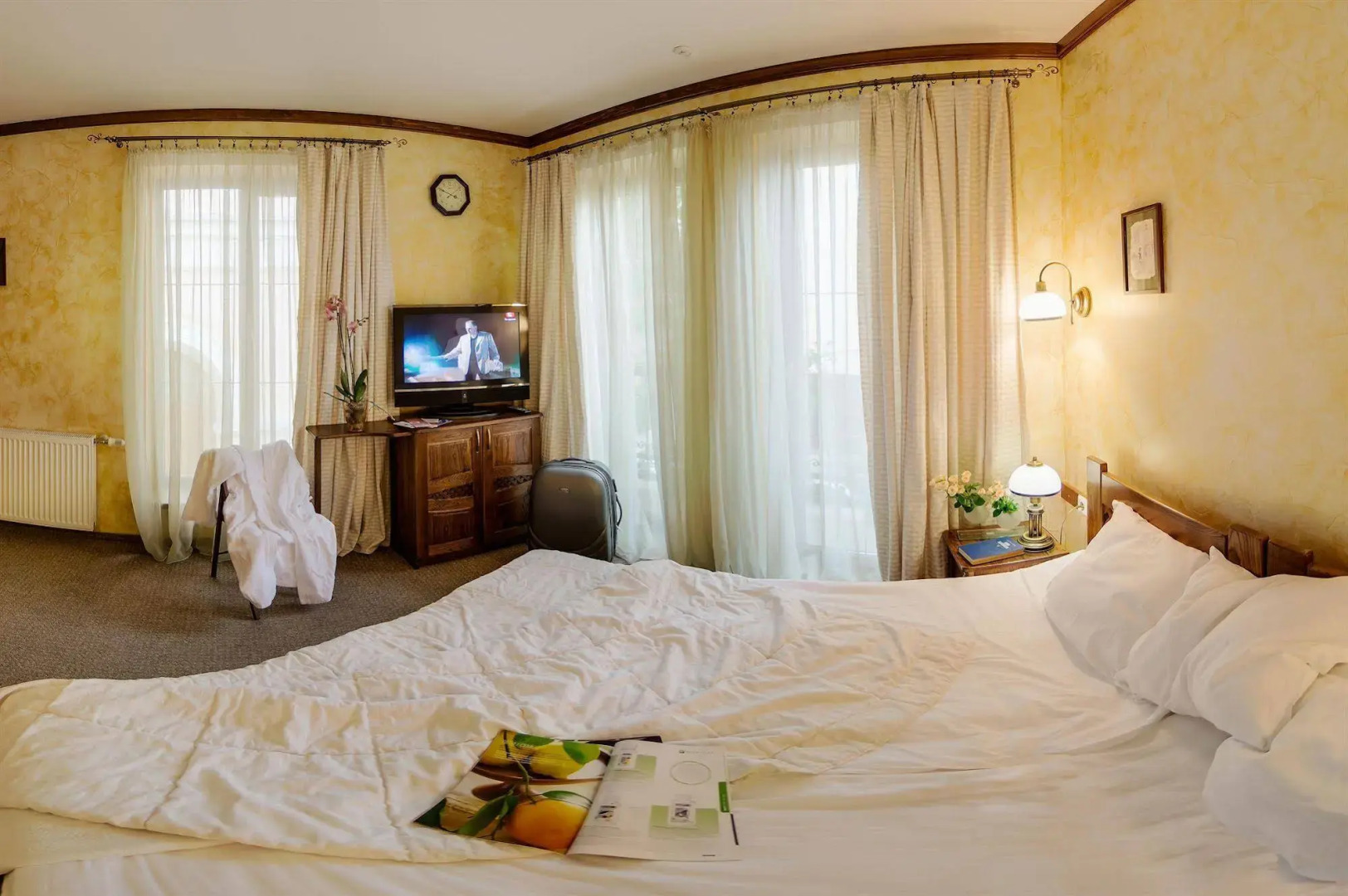 Под Темплем Отель