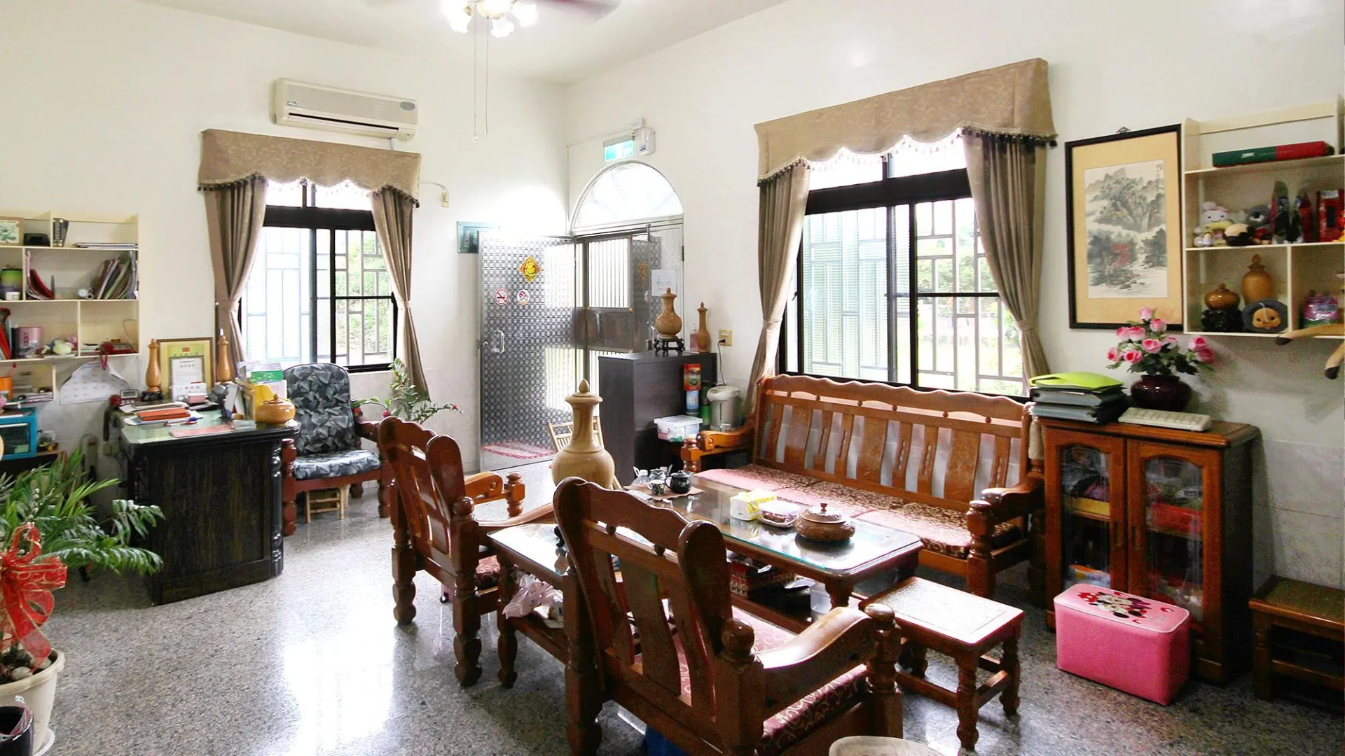 Reny Lake Warm Hostel