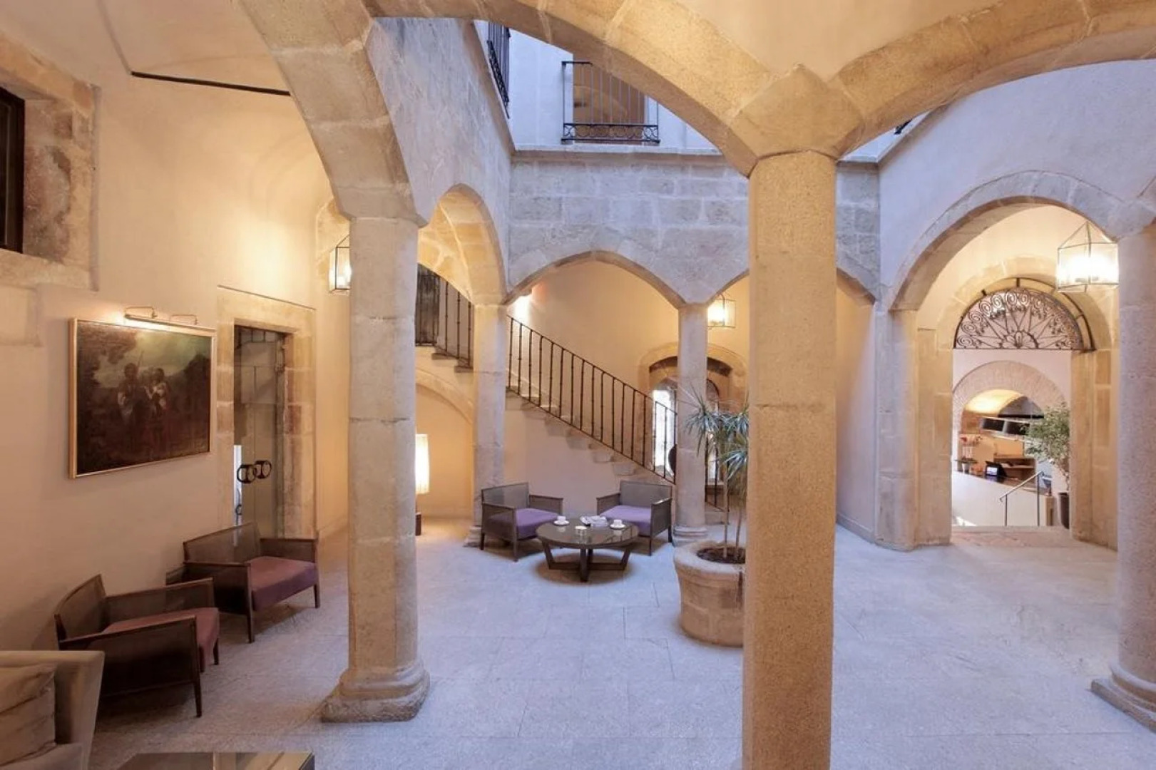 Отель NH Collection Cáceres Palacio de Oquendo