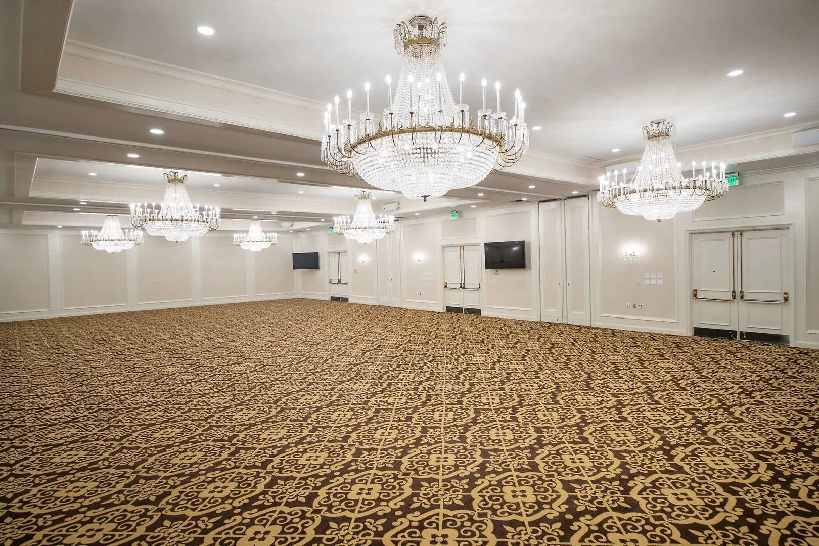 Bella Vista Hotel & Suites