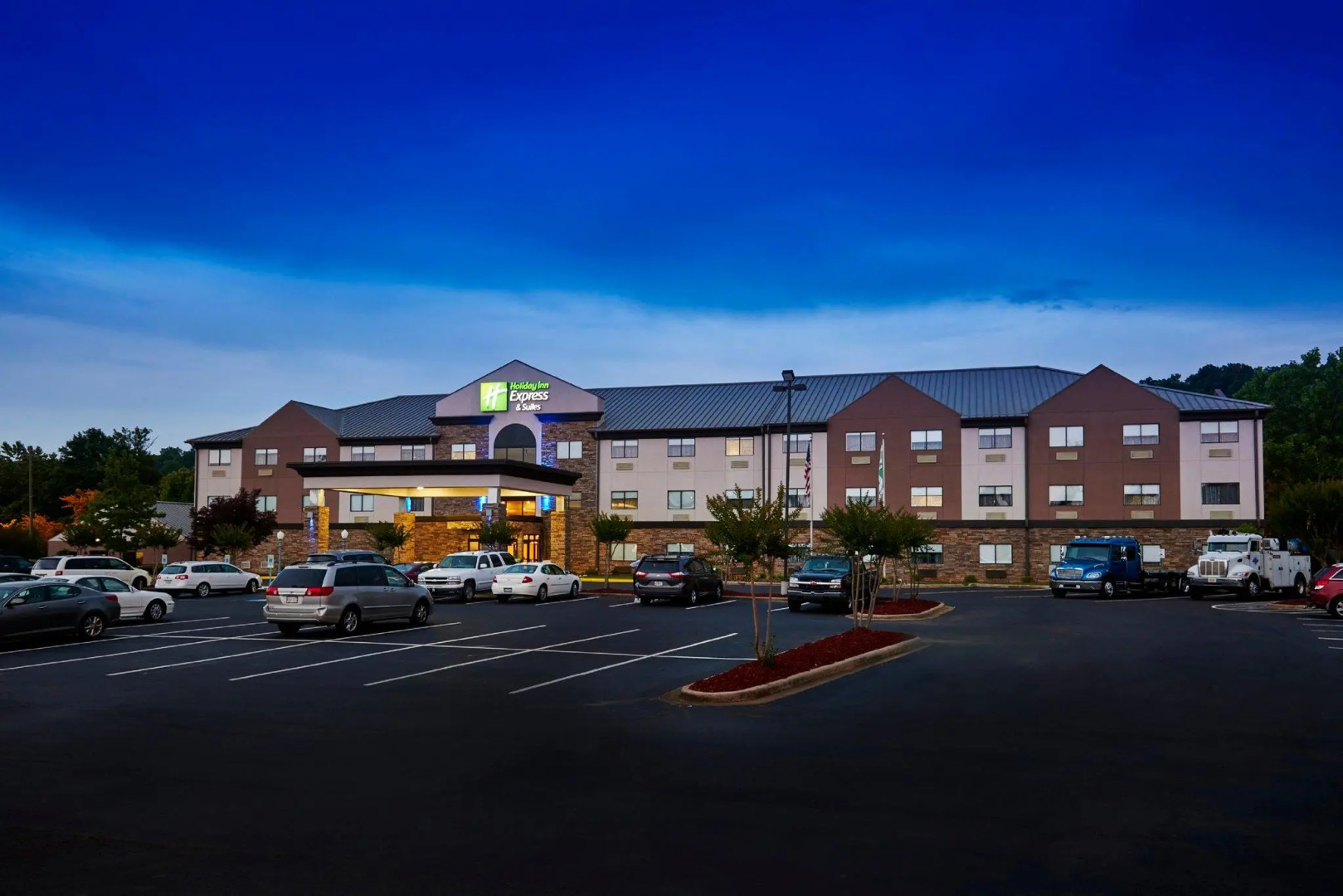 Holiday Inn Express & Suites Birmingham South - Pelham by IHG