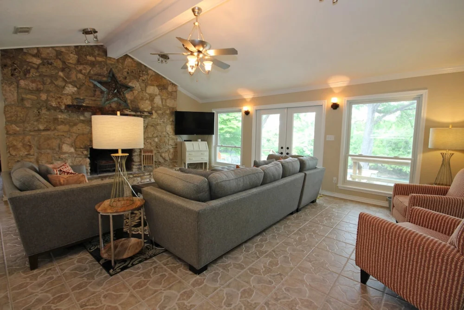 Maverick's River Retreat 3 Bedrooms 2 Bathrooms Home