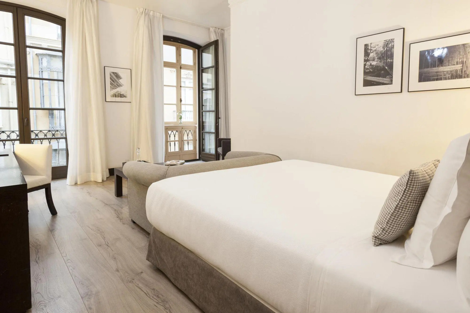 Отель Molina Lario