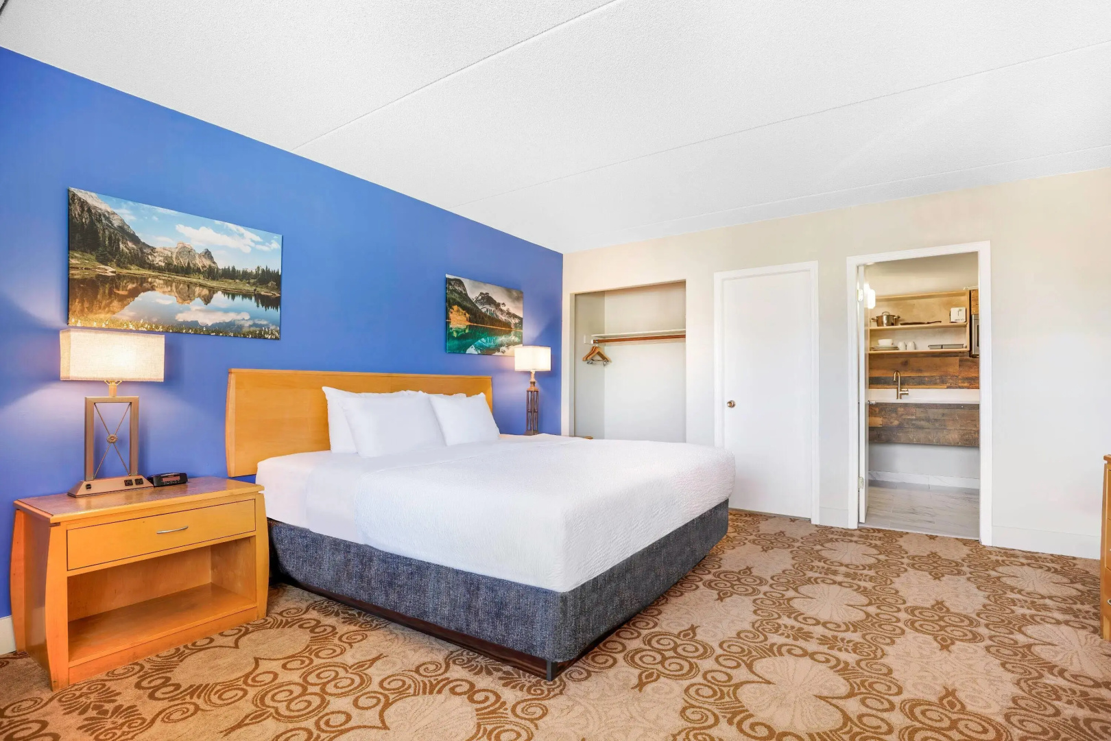 Days Inn by Wyndham Golden