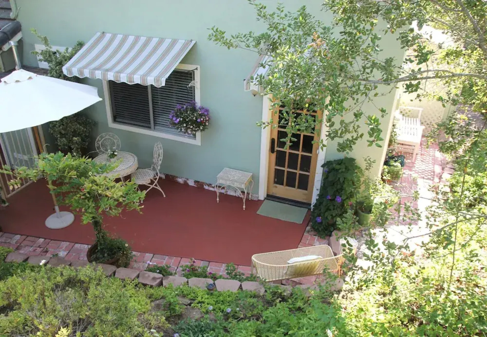 Sandra D's Country Guest House