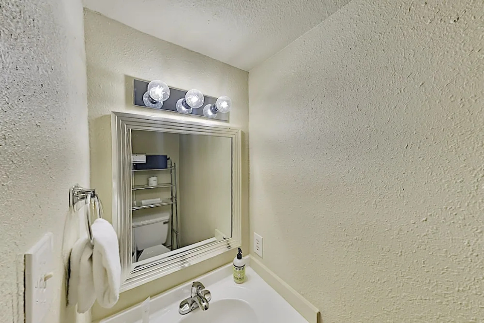 Lovely Canal-front W/ Pools & Boat Slip 2 Bedroom Condo