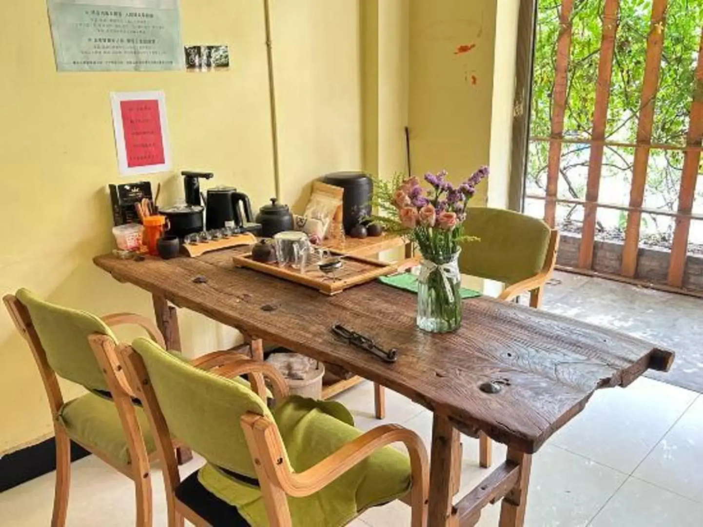 Nilv Flower Time International Youth Hostel