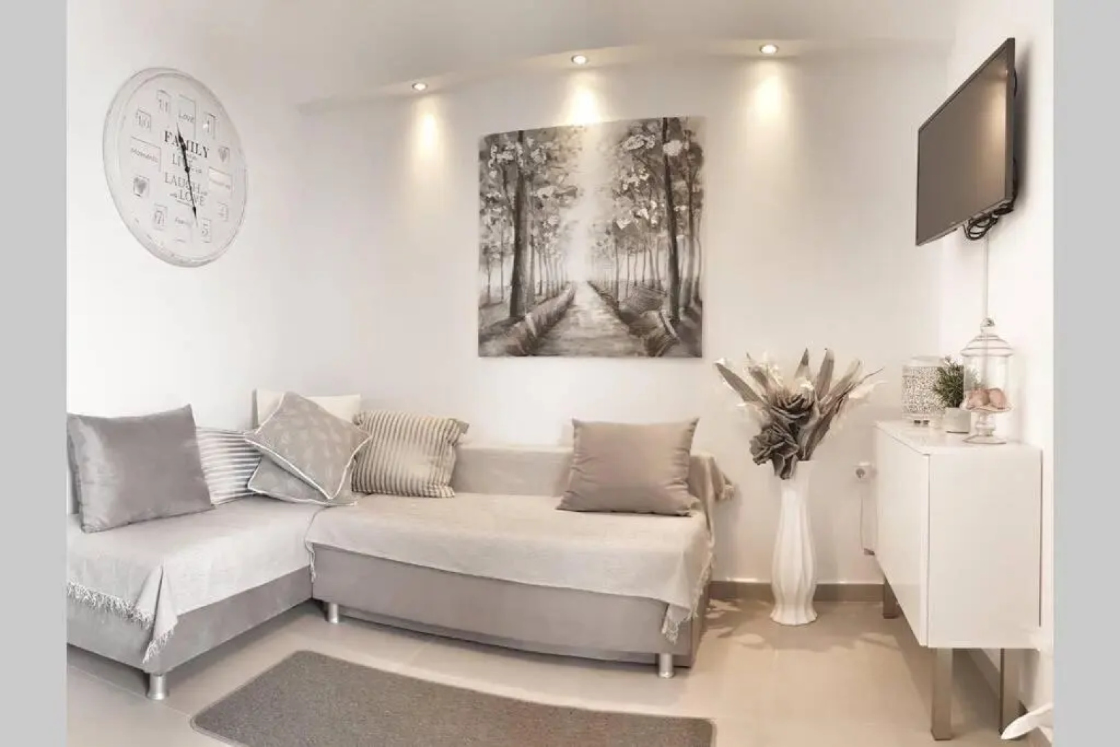 Polychrono New 2 Bedroom Apt. Just By The Sea!