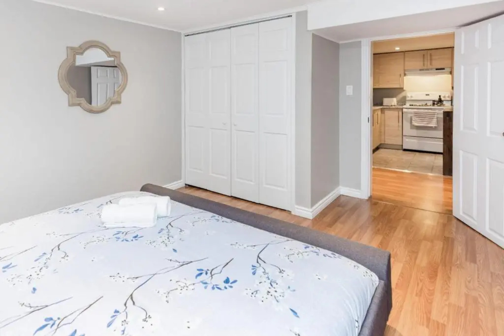 1BR Apartment w King Bed Near Downtown Ottawa