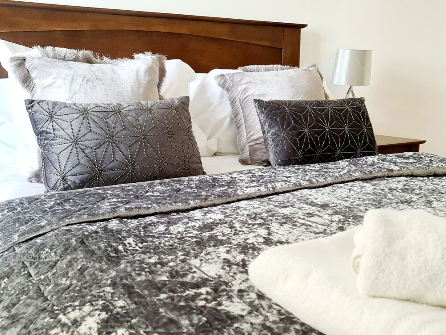 Shore Thing - Beachfront Apartment - Sleeps 4