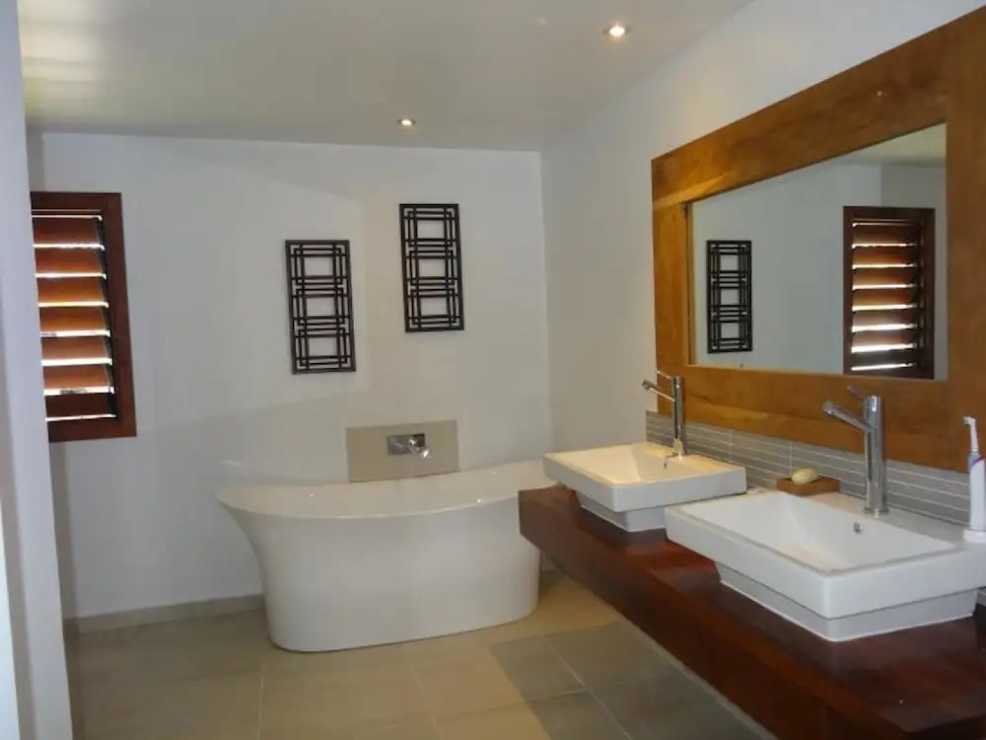 Paradise Point Views