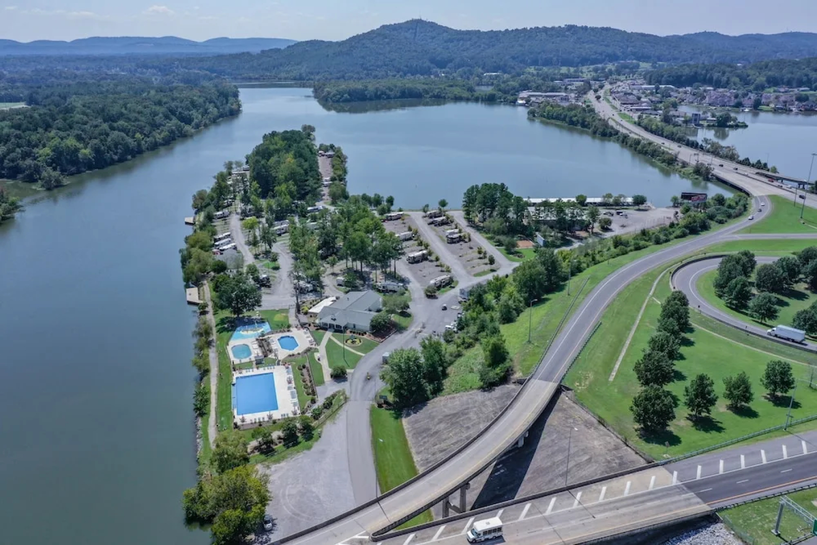 Sunset , River Rocks Landing With 3 Pools! 1 Bedroom Bungalow