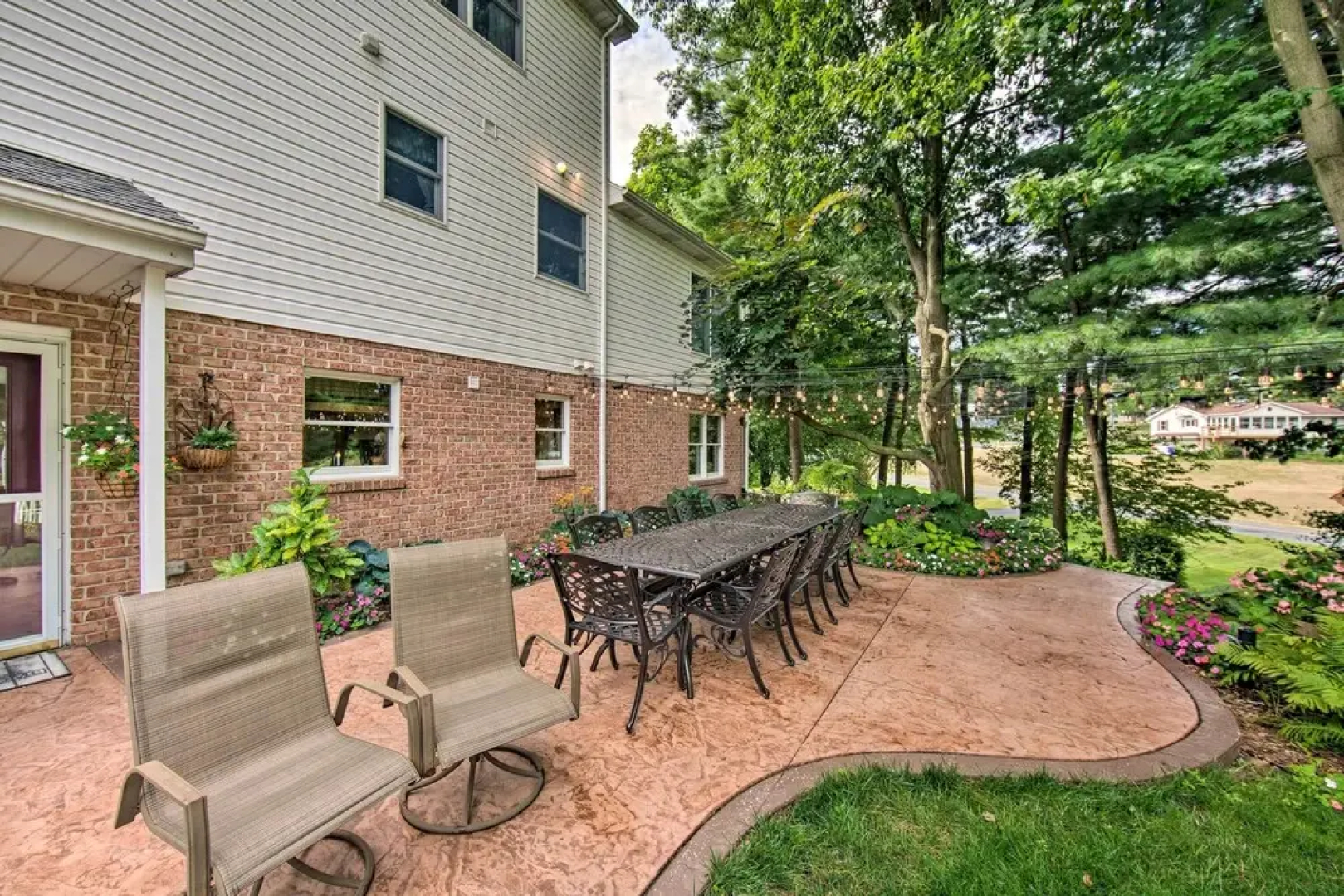 Charming Apartment w/ Yard & Beautiful Gardens!