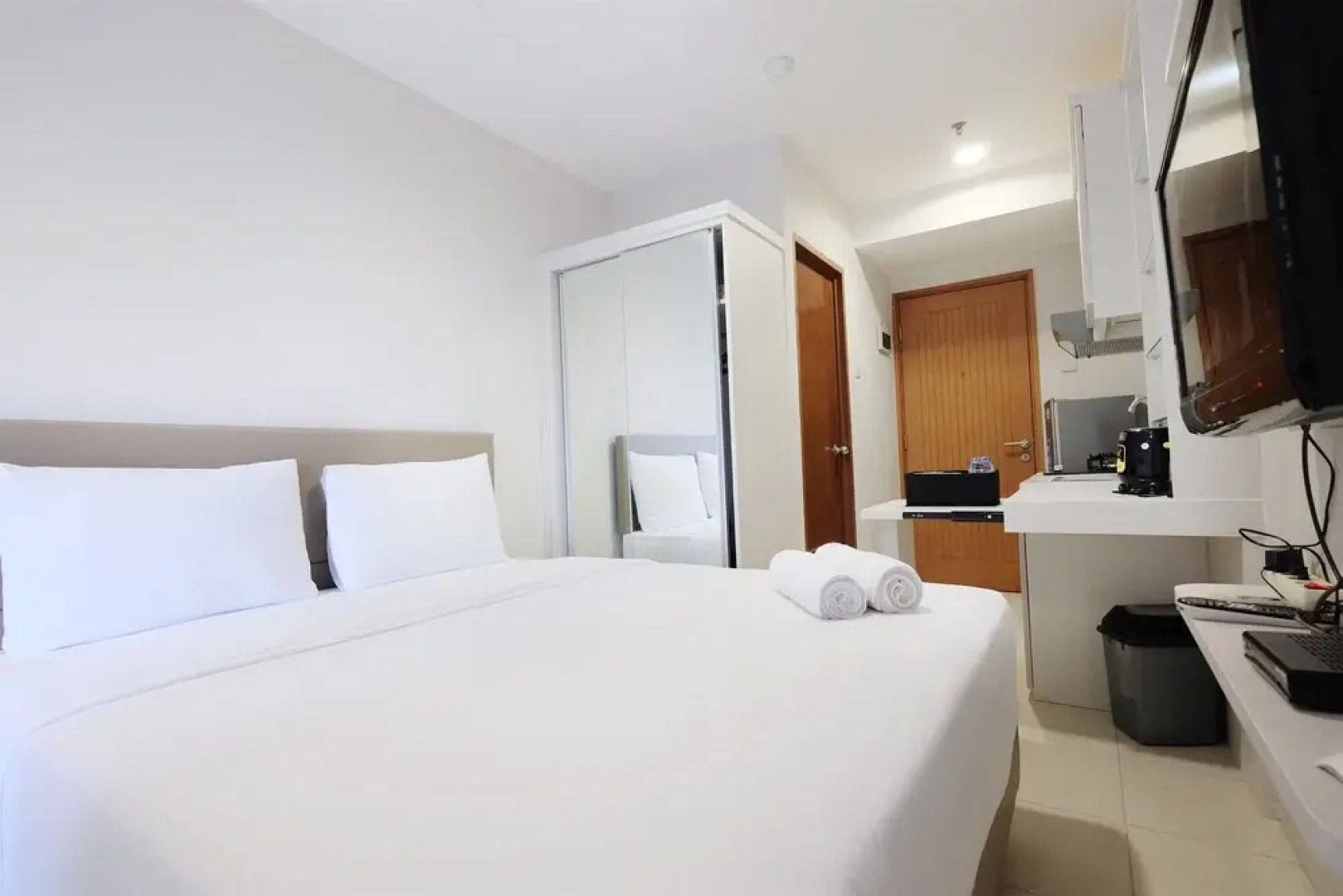Budget Studio Apartment at Cinere Bellevue Suites