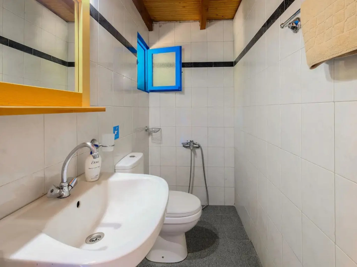 Aesthetic Holiday Home in Palaiochora near Sea Beach