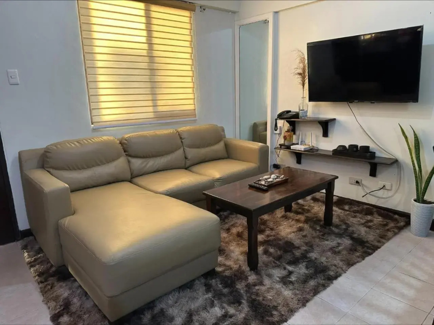 East Ortigas Mansions by MA