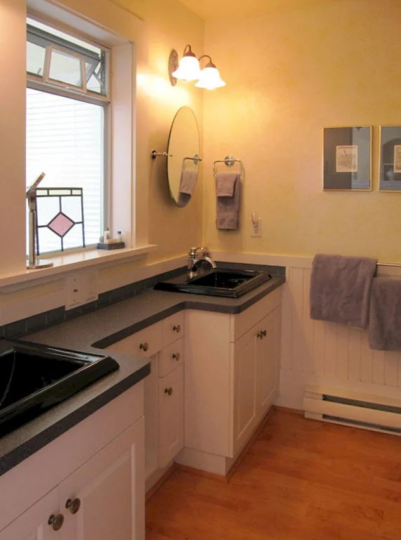 Stones Throw Cottage by BC Island Vacation Homes